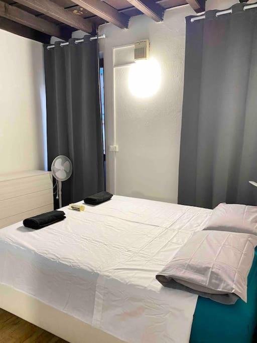 Low-Cost Teatro Romano Apartment Verona Ngoại thất bức ảnh