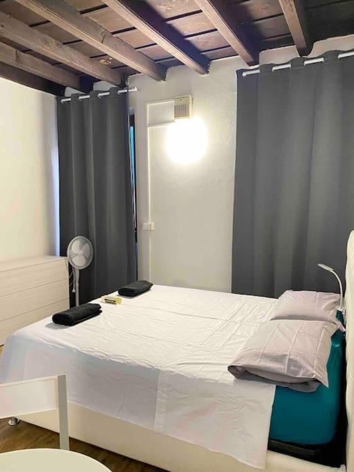 Low-Cost Teatro Romano Apartment Verona Ngoại thất bức ảnh